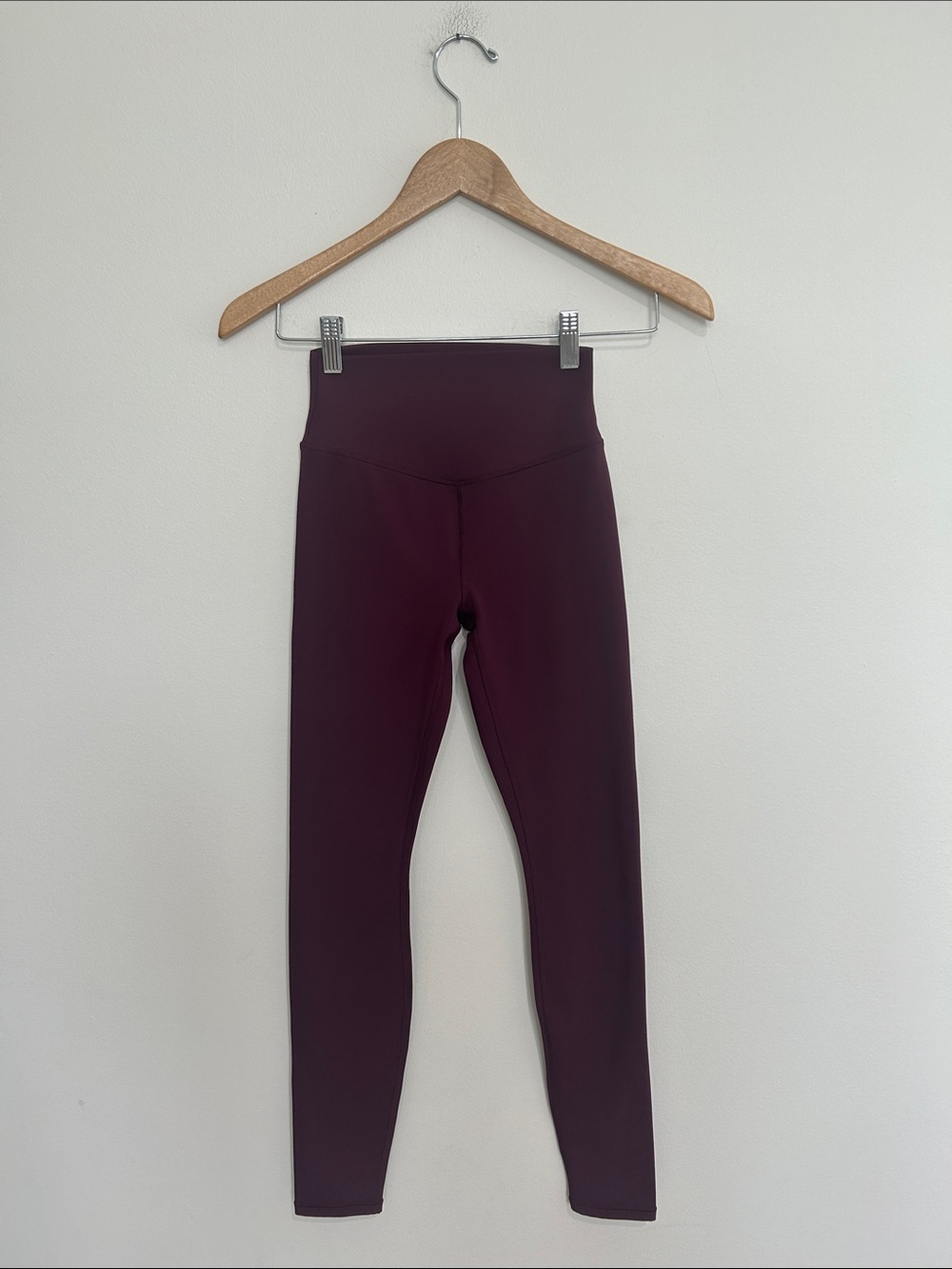 Vuori Chilled Out High-Waisted Leggings In Cerise Size XXS NWOT - Picture 4 of 8